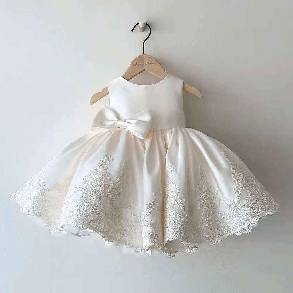 Girls' luxury Aurora princess dress with delicate lace details & a charming bow. Perfect for elegant parties & special occasions.