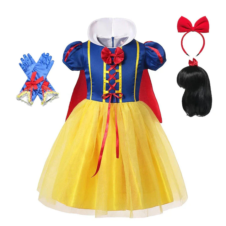 Dress-up Snow White costume for girls, with a classic princess dress and elegant cape.
