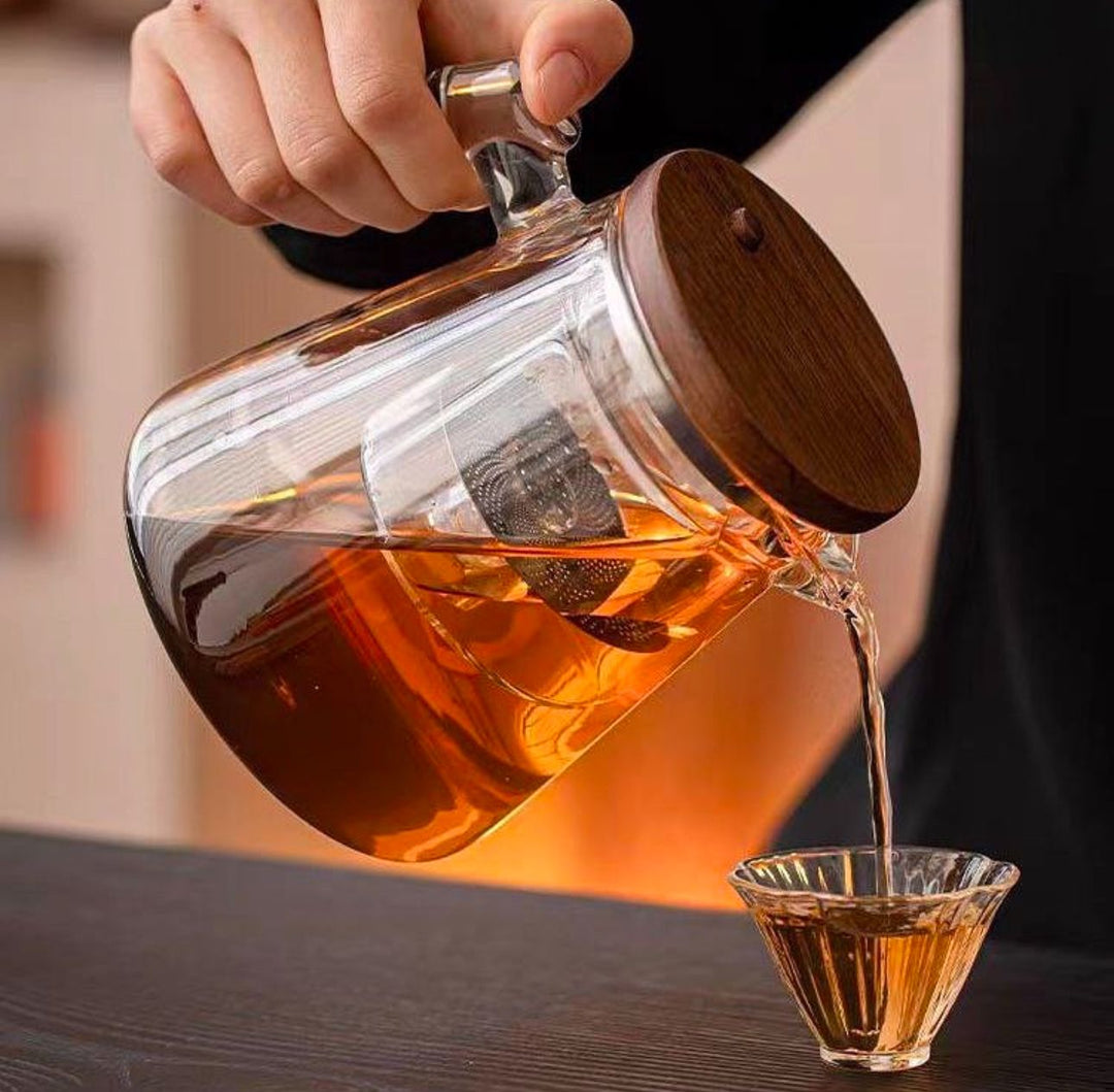 Stovetop safe, heat-resistant glass teapot with an infuser, perfect for brewing loose leaf tea. Durable borosilicate kitchenware.