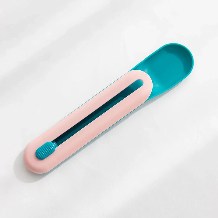 Slider pet food spoon for dogs & cats. Easily dispenses wet food & medicine, preventing mess.
