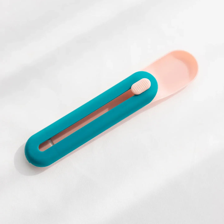 Tube squeezer pet food dispenser spoon. Use for wet cat food, dog food, & medication. Hygienic & easy.