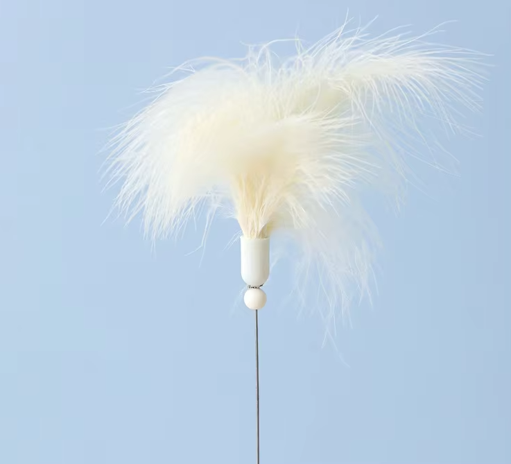 Kitten & active cat interactive toy: feather and rolling ball for stimulating pet entertainment.