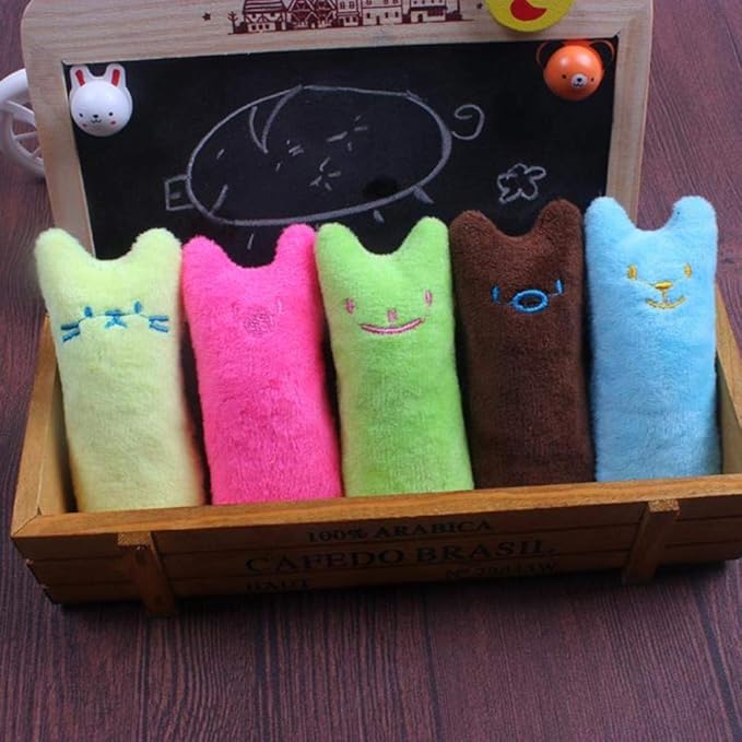 Stress-relieving interactive catnip toy, ideal for kittens & adult cats seeking stimulation.