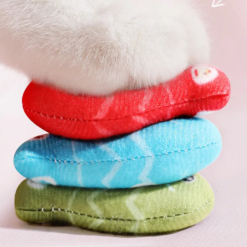 Cat's interactive fish toy set for playful chewing, dental care, and fun feline playtime.