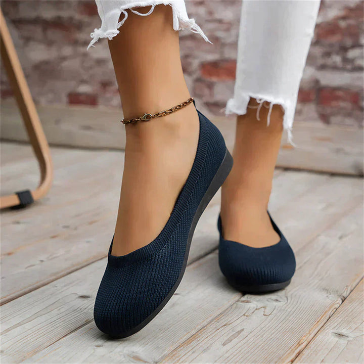 Comfortable women's ballet flats in red, designed for everyday wear and spring style.
