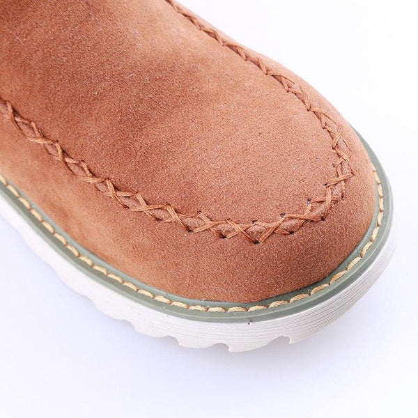 Black women's insulated winter boots, waterproof and designed for maximum comfort in snow