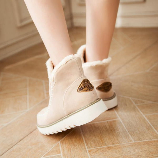 Khaki women's snow boots with sturdy soles, waterproof and insulated for extreme cold