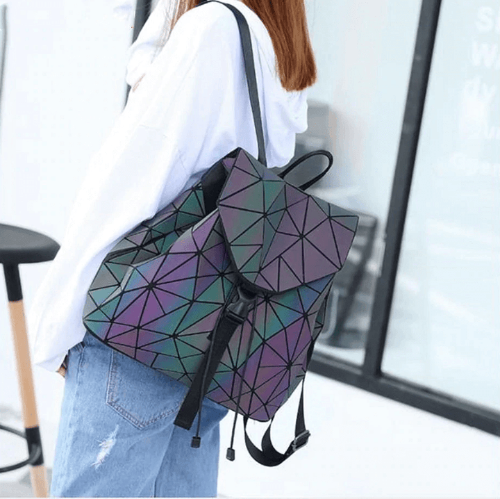Fashionable women's reflective backpack, geometric, luminous, an ideal accessory.