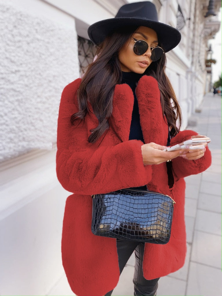Elegant women's winter coat, long and cozy, ideal for stylish outerwear.