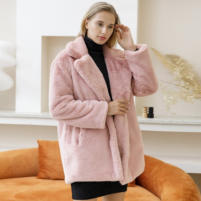 Stylish women's long jacket, cozy and warm, perfect for winter fashion.