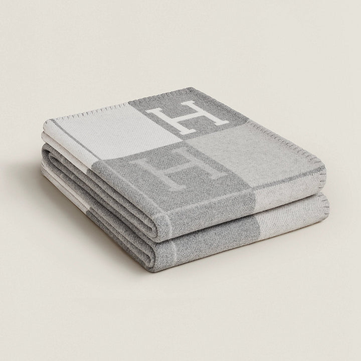Cozy wool cashmere blend throw, perfect 140x170 cm accent for warmth & soft comfort.