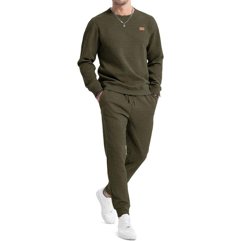Modern men's tracksuit outfit: a sleek active top and joggers with drawstring, perfect for contemporary style.