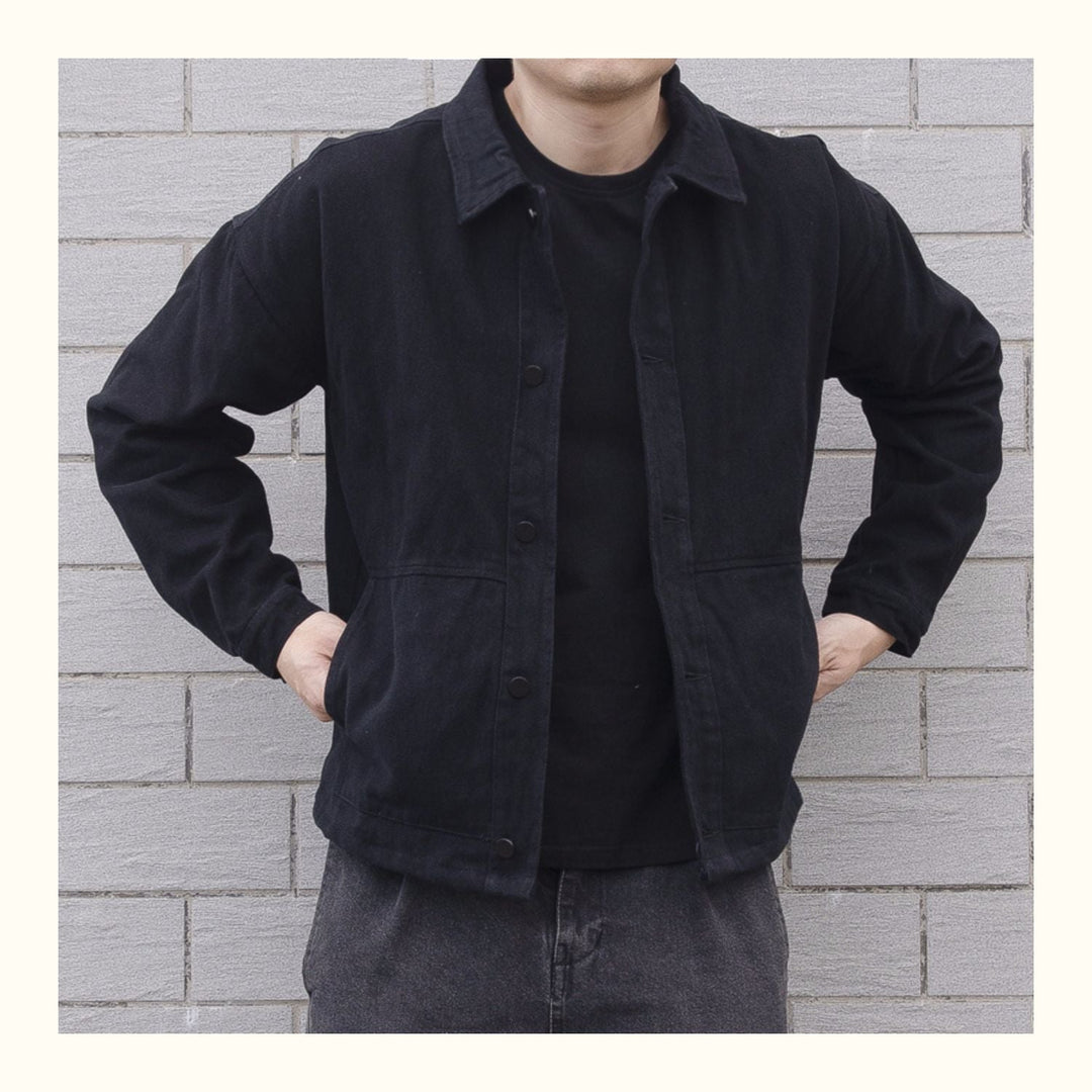 Oversized men's casual button-down jacket with front pockets, essential fall fashion outerwear.