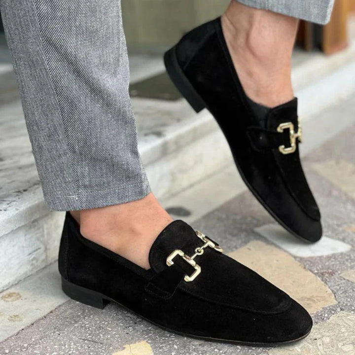 Comfortable casual men's slip-on shoes with a subtle metal detail, perfect for everyday summer fashion.