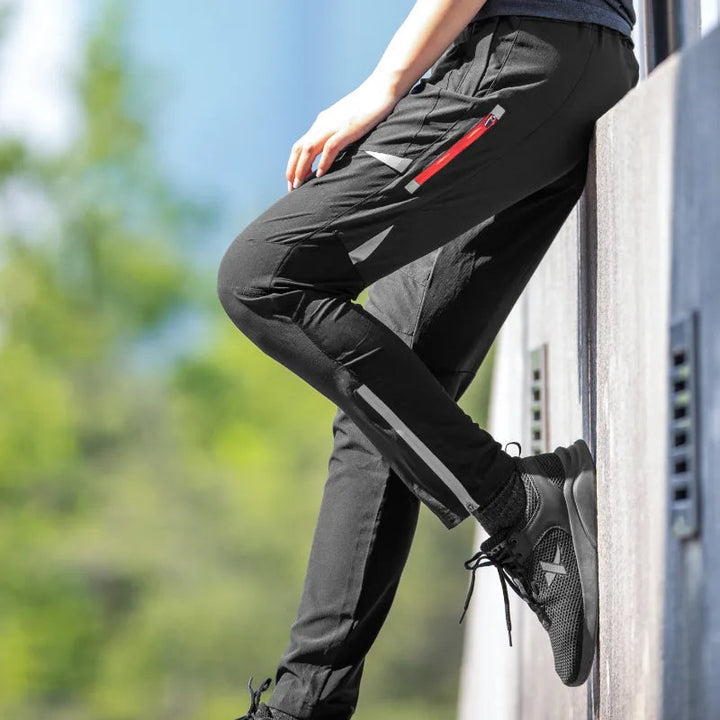 Comfortable men's performance cycling trousers, breathable stretch fabric, optimized for long bike rides.