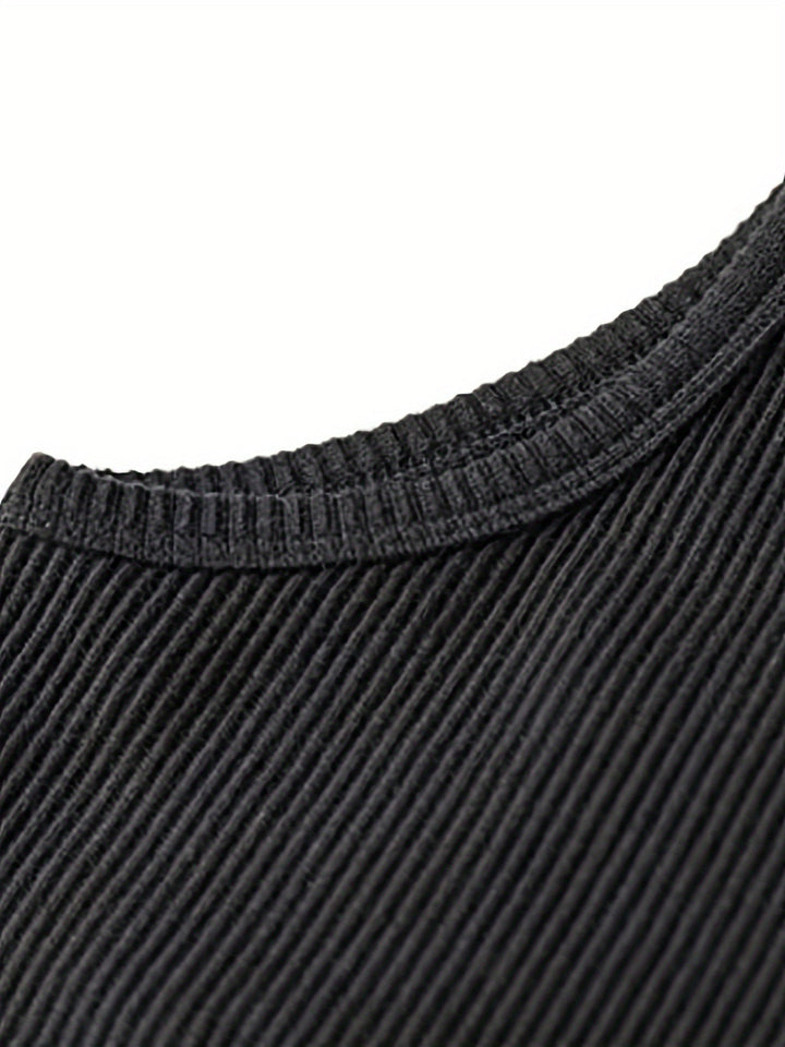 Versatile men's summer tank top, great for workouts, sports, or relaxed casual activewear.