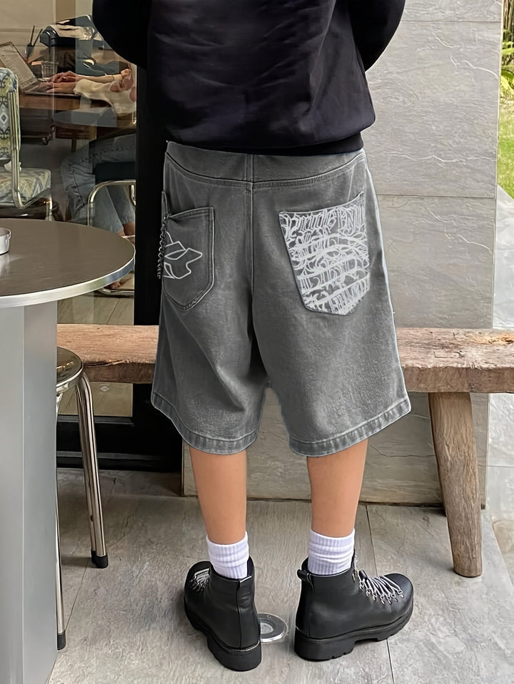 Men's casual Bermuda denim shorts, loose fit with stylish floral embroidery. Perfect for summer streetwear.