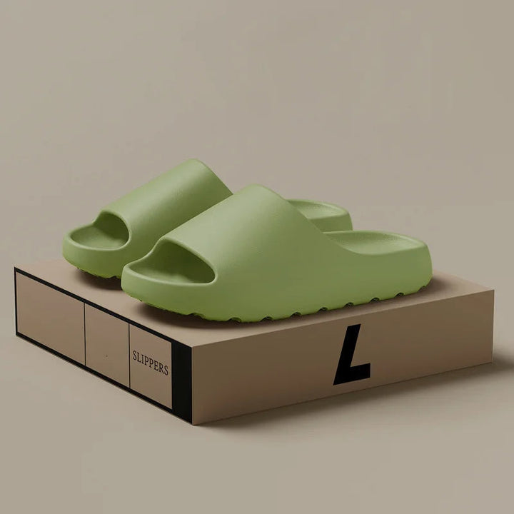 Men's loungewear slippers, casual comfort shoes with ergonomic support, perfect for relaxing at home.