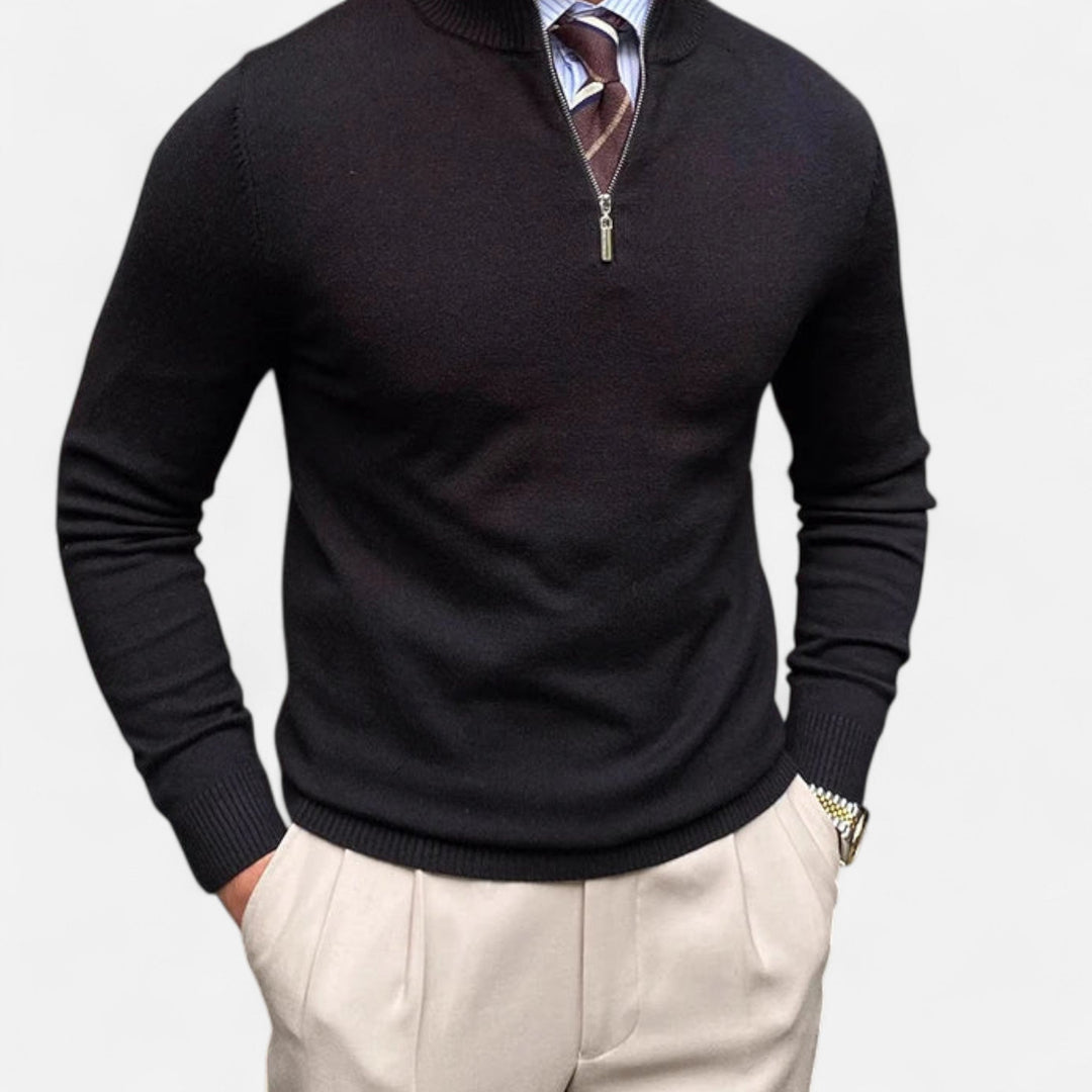 Stylish men's half-zip knitwear, long sleeve, modern fit in a versatile color.
