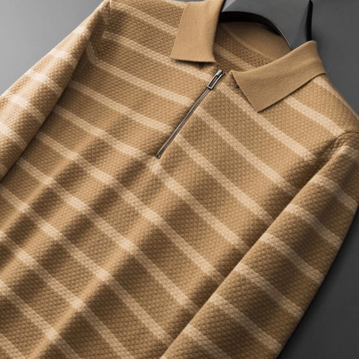 Comfortable men's striped polo with half-zip closure. Long sleeve casual shirt, ideal for versatile men's fashion.