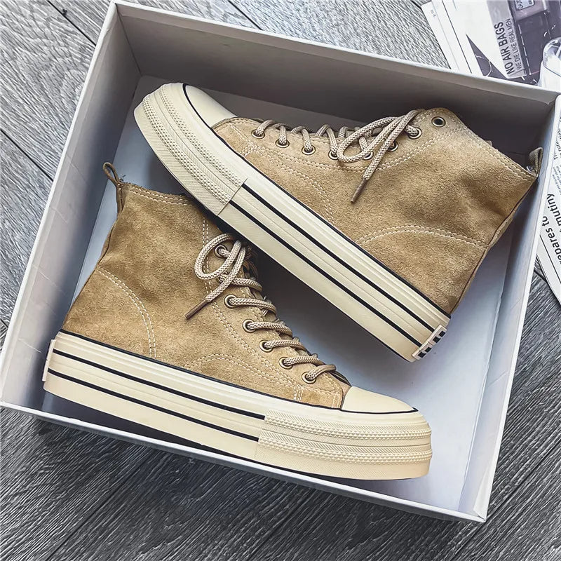 Modern men's high-top trainers with platform sole, ideal for casual fashion & daily comfort.