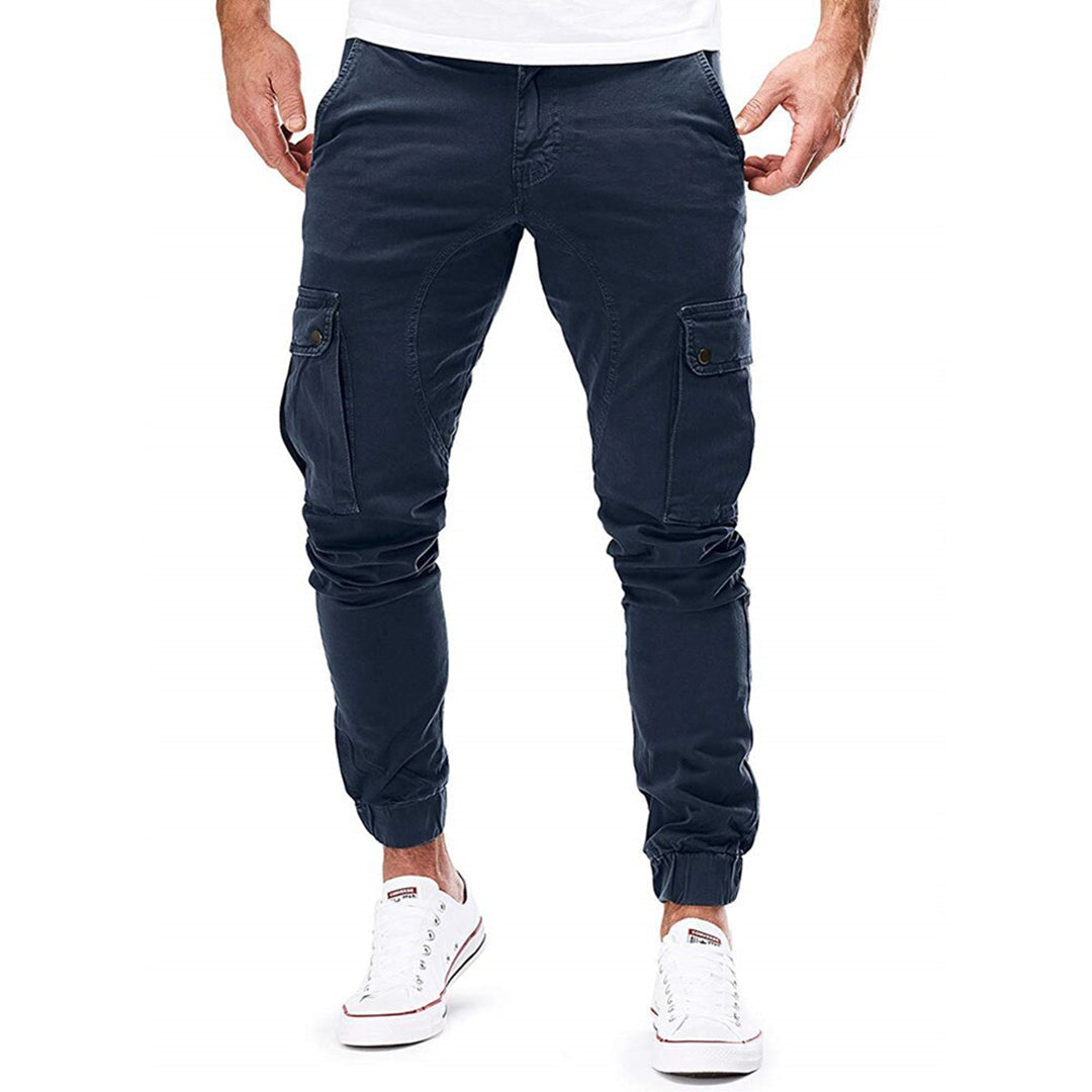 Men's relaxed fit cargo trousers in khaki, versatile and practical for various occasions
