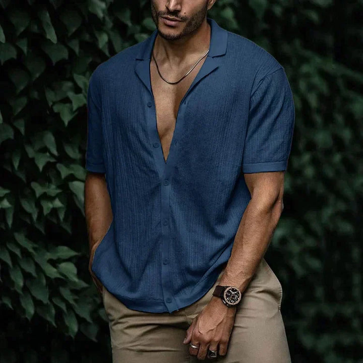 Durable men's casual shirt, short sleeve button down, an ideal choice for summer wardrobes