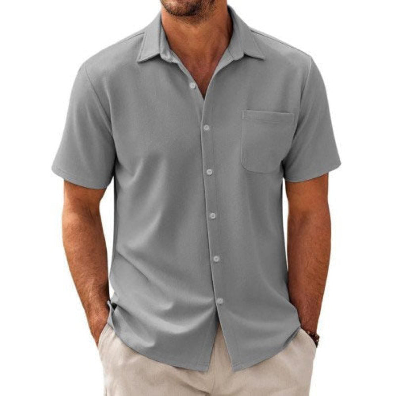 Men's casual short-sleeve button-up shirt with chest pocket, perfect for effortless everyday style.