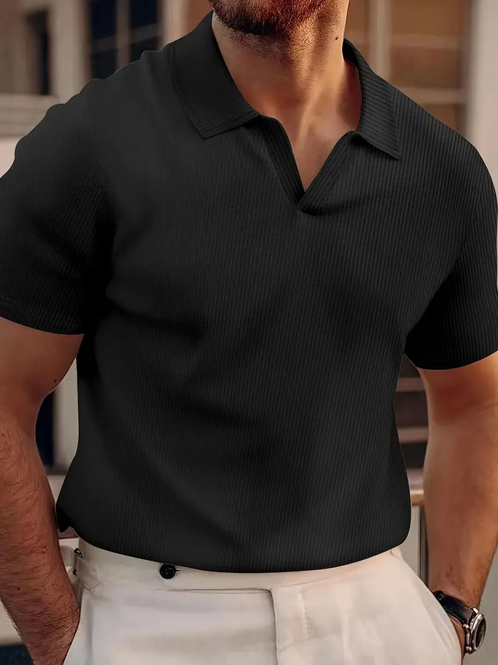 Comfortable men's short-sleeve polo, versatile summer top for casual & smart-casual outfits.