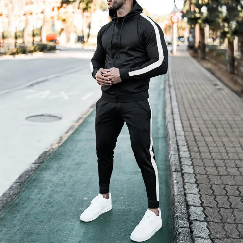 Complete men's casual outfit: a two-piece tracksuit set for effortless style & ultimate comfort.