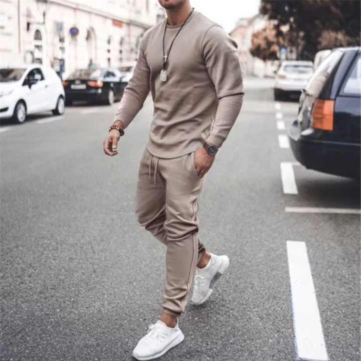 Versatile men's two-piece casual lounge set: a comfortable cotton tracksuit with pockets for daily wear.
