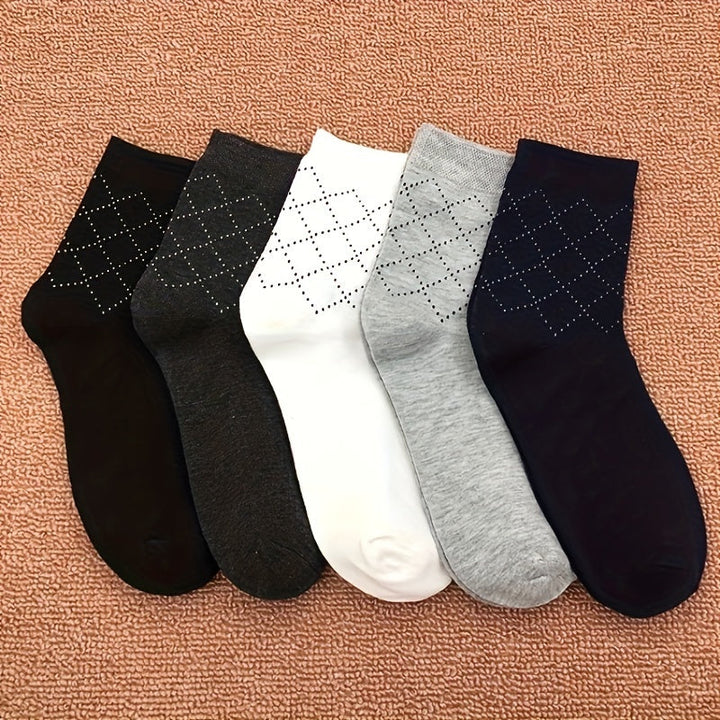 Men's checked socks for comfort and classic style. A smart, essential accessory for modern wardrobes.