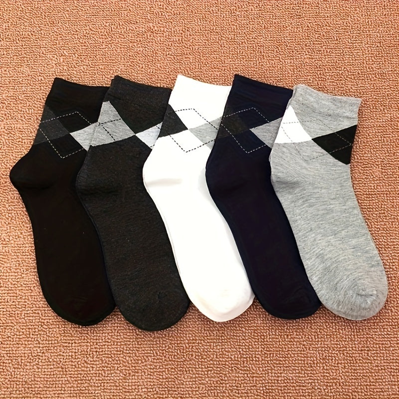 Textured men's checked socks, highlighting classic pattern, soft material and ultimate comfort.