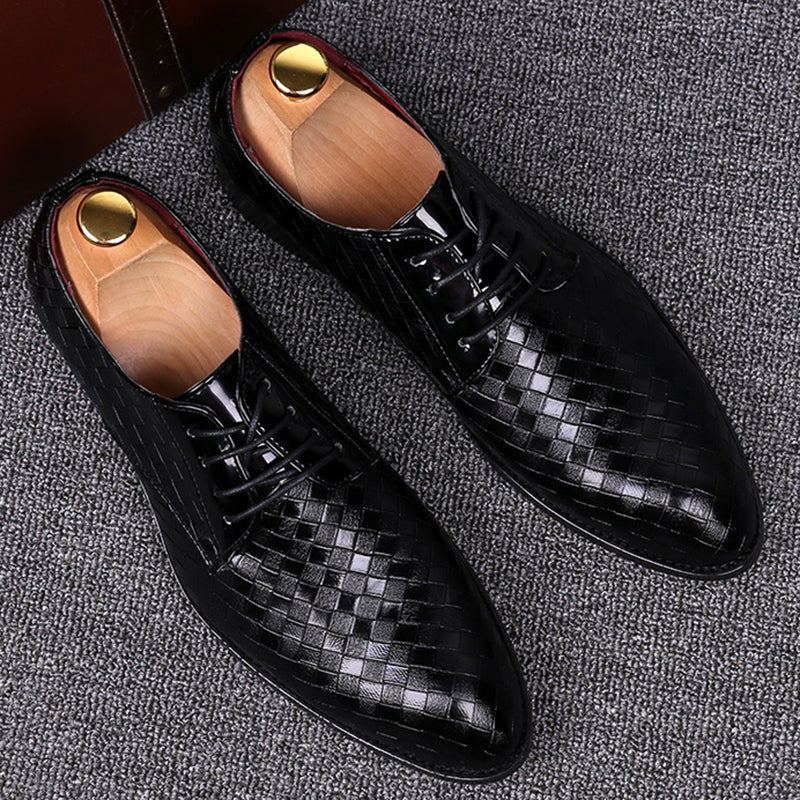 Versatile men's lace-up shoes, ideal for both formal office wear & elegant casual occasions. Classic smart casual footwear.