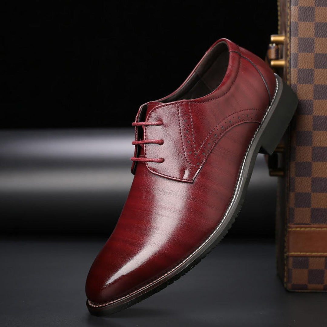 Elegant men's black lace-up shoes, a versatile and sophisticated choice for any formal occasion.