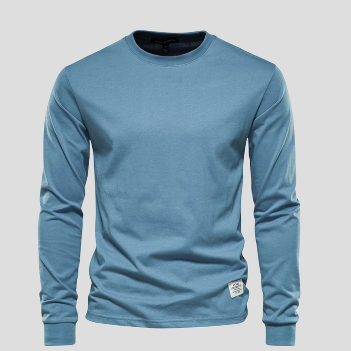 Soft men's long-sleeved round-neck shirt. Premium basic for comfortable everyday style.