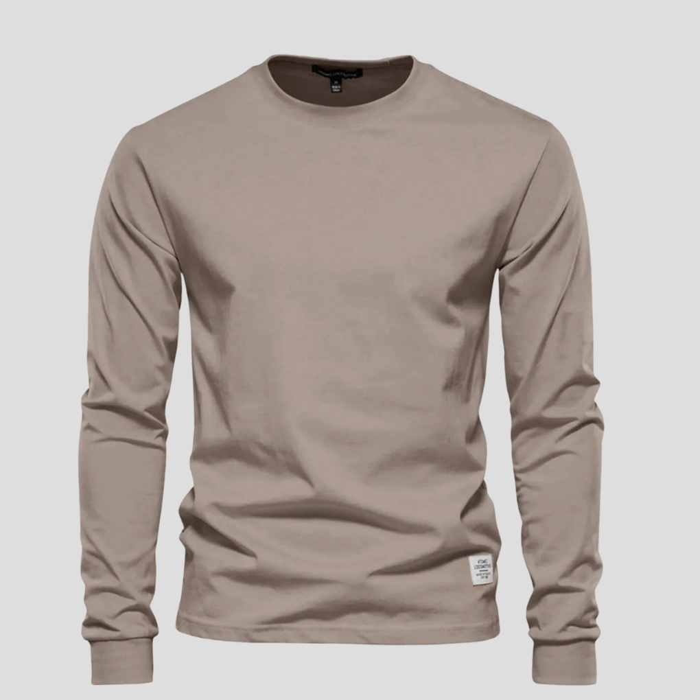 Men's comfortable round-neck long-sleeve shirt. A classic everyday basic with a relaxed fit.