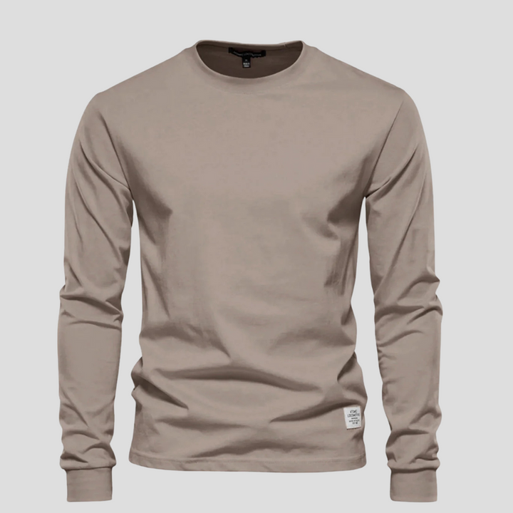 Men's comfortable round-neck long-sleeve shirt. A classic everyday basic with a relaxed fit.