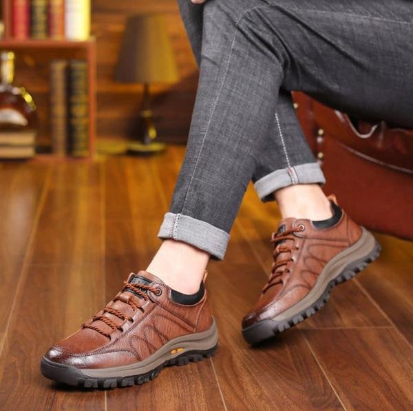 Black men's supportive casual shoes, orthopaedic design for ultimate comfort.