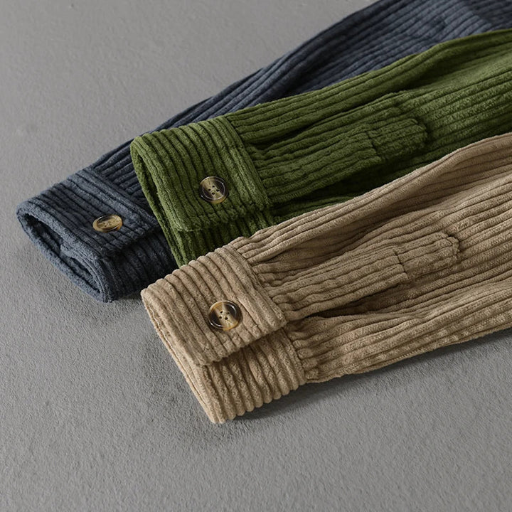 Everyday fashion: Men's comfortable corduroy shirt with classic ribbed texture and versatile long sleeves.