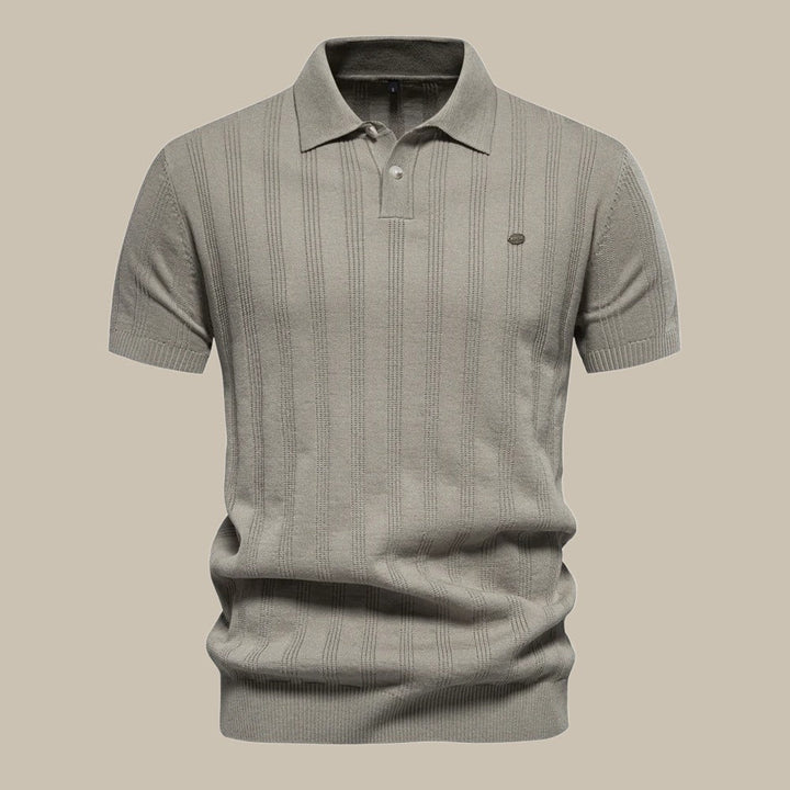 Stylish men's classic fit knit polo top, short sleeves, for a refined smart-casual look. Everyday fashion.