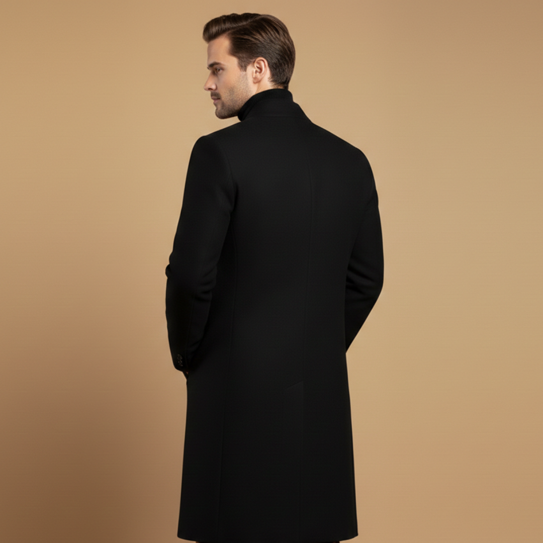 Stylish men's lapel long coat for winter, featuring a classic cut & durable fabric for optimal cold weather comfort.