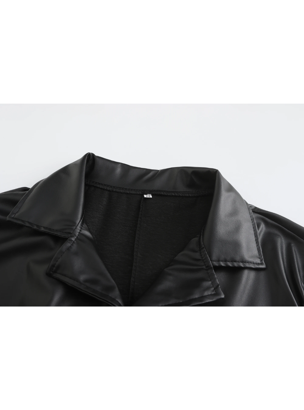 Classic men's trench coat with a pointed collar and epaulets, a staple of elegant fashion.