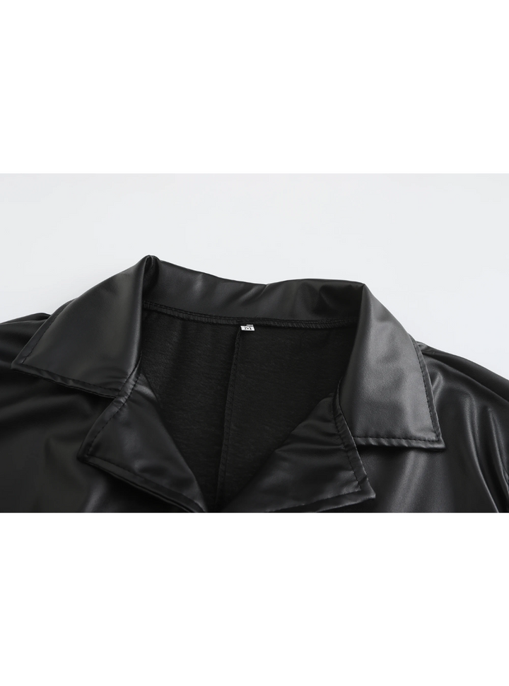 Classic men's trench coat with a pointed collar and epaulets, a staple of elegant fashion.