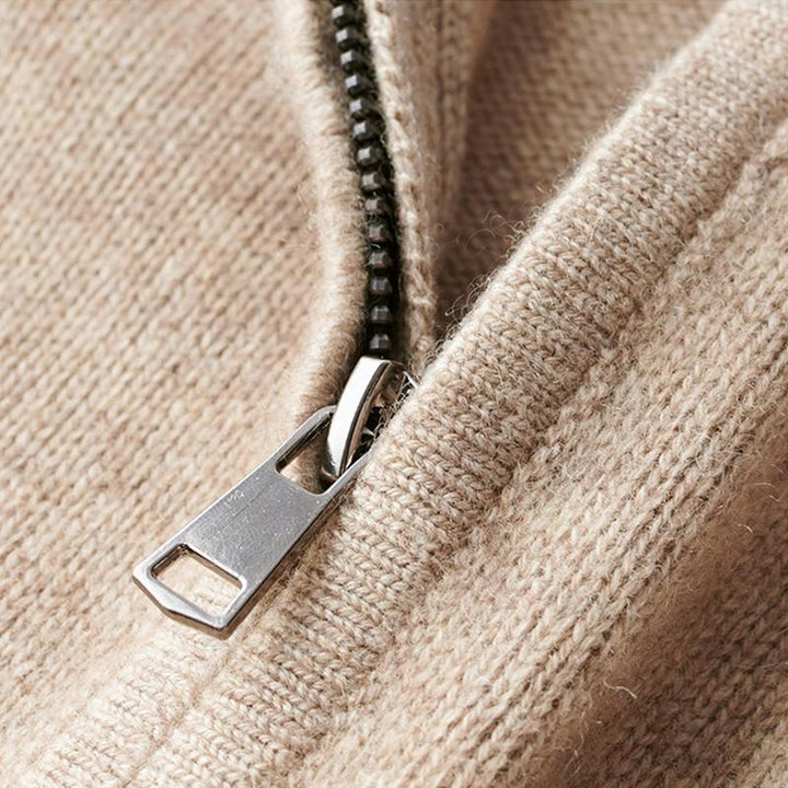 Relaxed fit men's long-sleeve quarter-zip jumper, offering ultimate comfort for casual and everyday outfits.