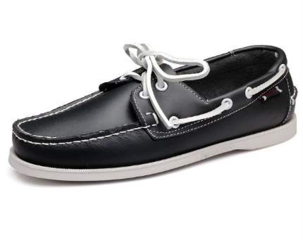 Comfortable men's classic retro loafers; versatile slip-on shoes for casual and formal wear.