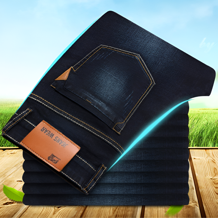 Comfortable men's straight leg jeans, featuring a classic relaxed fit, ideal for everyday casual wear.