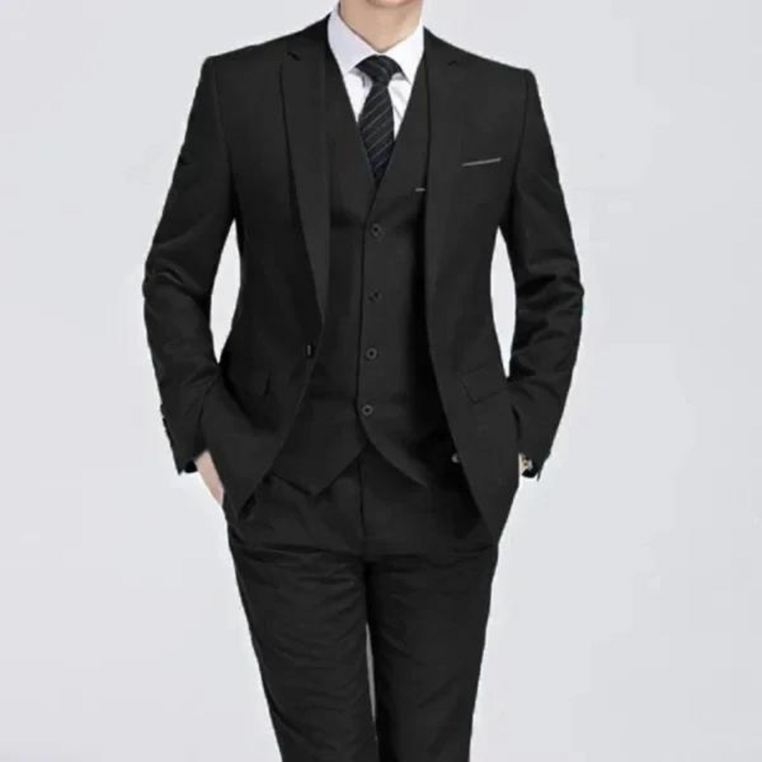 Versatile men's three-piece suit in a classic design, perfect for spring business or wedding wear