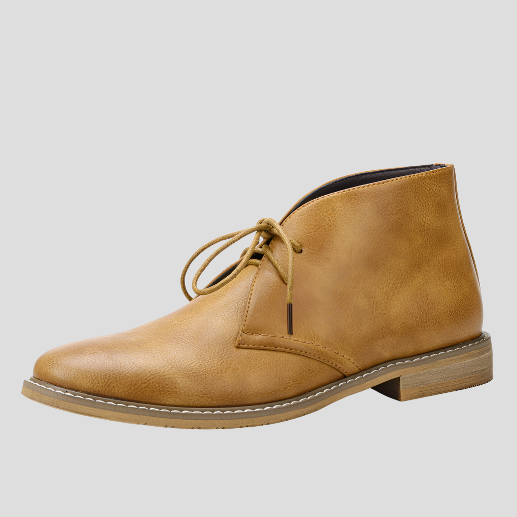 Stylish men's vintage desert boots, classic lace-up design for comfort and timeless appeal.