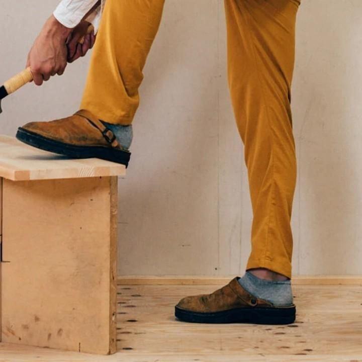 Essential men's comfort and support slippers, perfect footwear for daily relaxed indoor and outdoor activities.